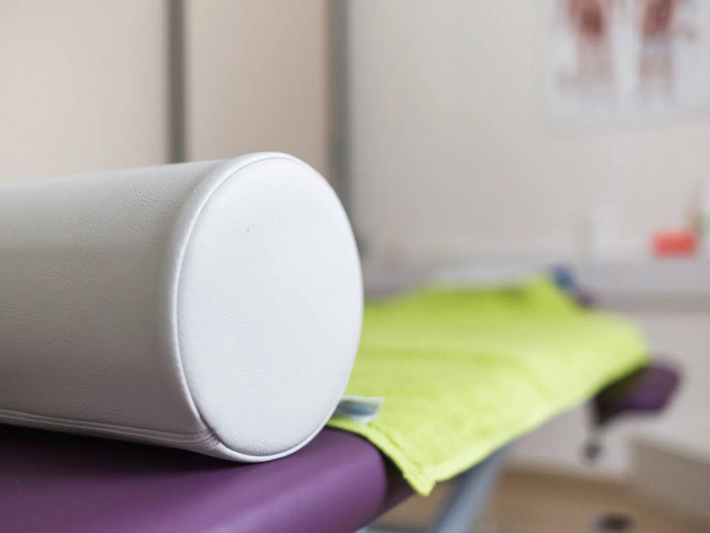 Detailaufnahme einer vorbereiteten Therapieliege